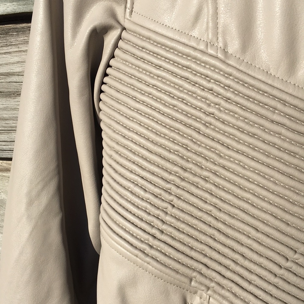 Light grey jacket - Picture 2 of 5